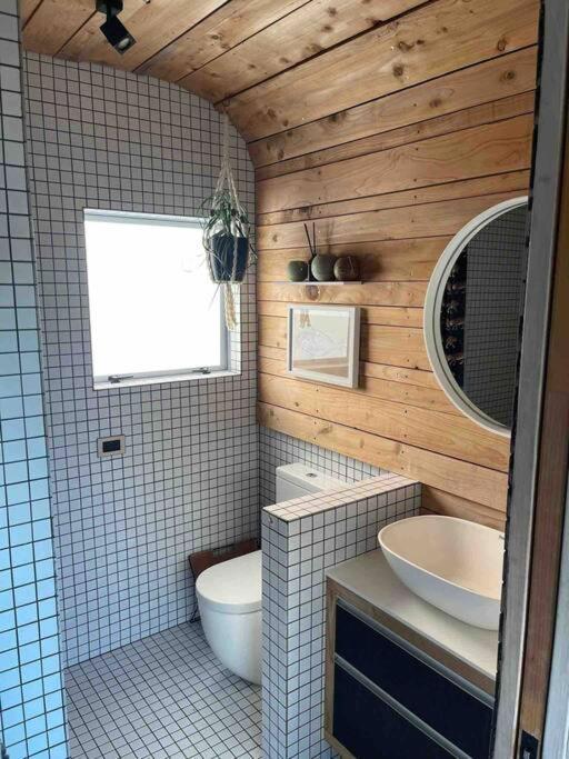 Electric Waihi Beach House - Family & Dog Friendly, Close To Beach, Pool Table, Outdoor Fire Room, Skate Ramp Bowentown Kültér fotó