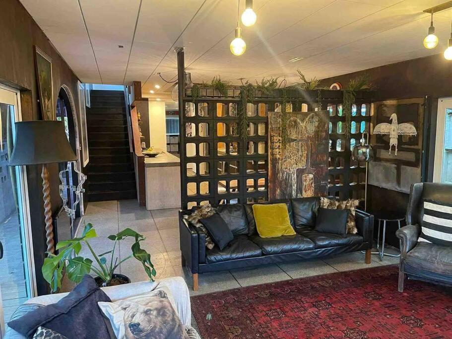 Electric Waihi Beach House - Family & Dog Friendly, Close To Beach, Pool Table, Outdoor Fire Room, Skate Ramp Bowentown Kültér fotó