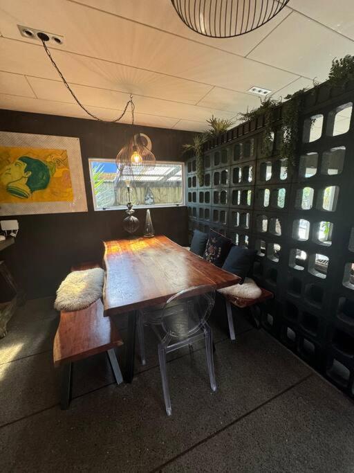 Electric Waihi Beach House - Family & Dog Friendly, Close To Beach, Pool Table, Outdoor Fire Room, Skate Ramp Bowentown Kültér fotó